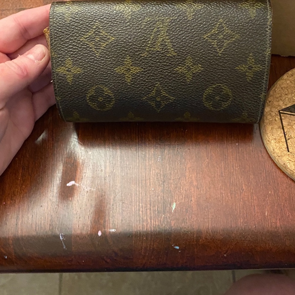 Authentic Louis Vuitton monogram wallet - Picture 4 of 9